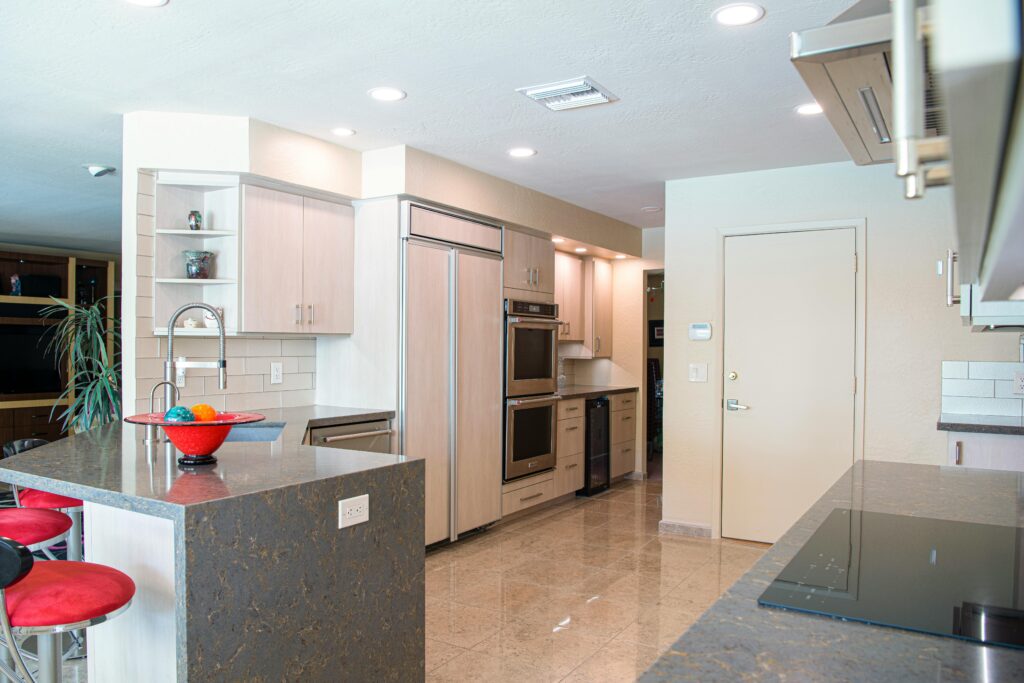 cocina con armarios interiores